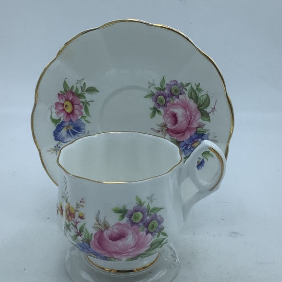 Royal Dover English Bone China Floral Bouquet Teacup and Saucer - Picture 6 of 11